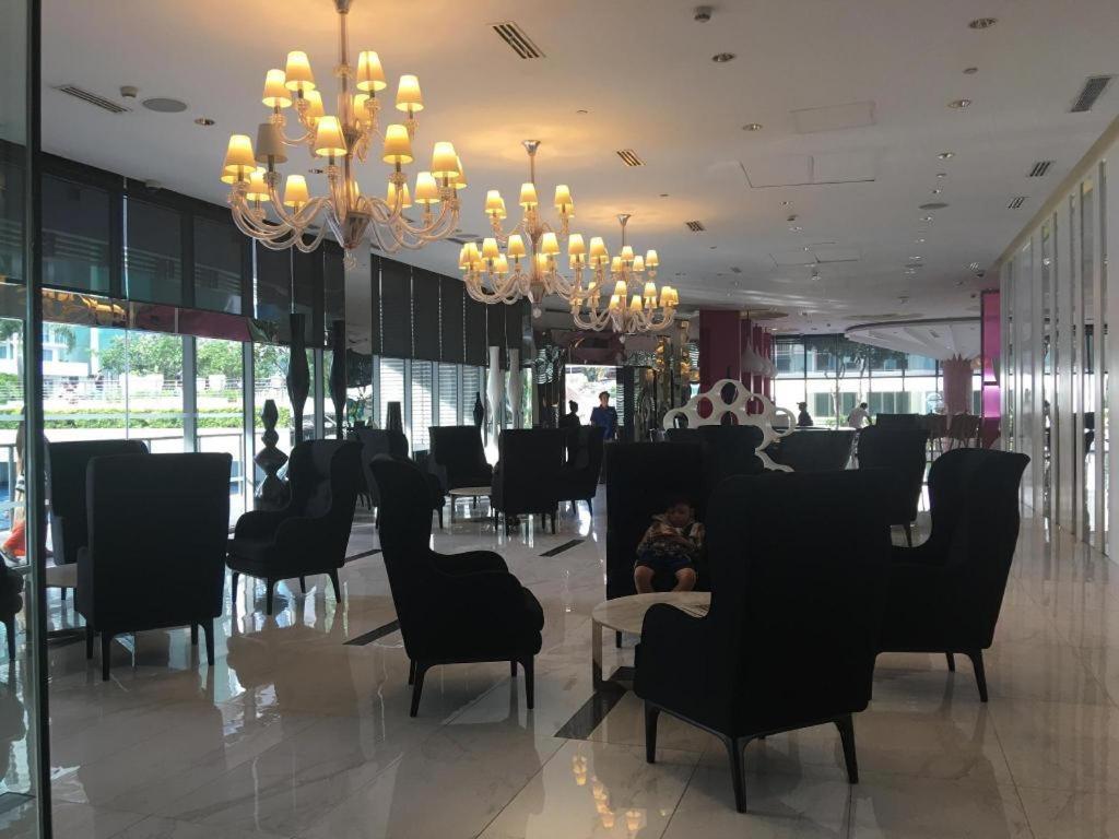 The Mermaid&Butterflies of Azure Manila Exterior foto