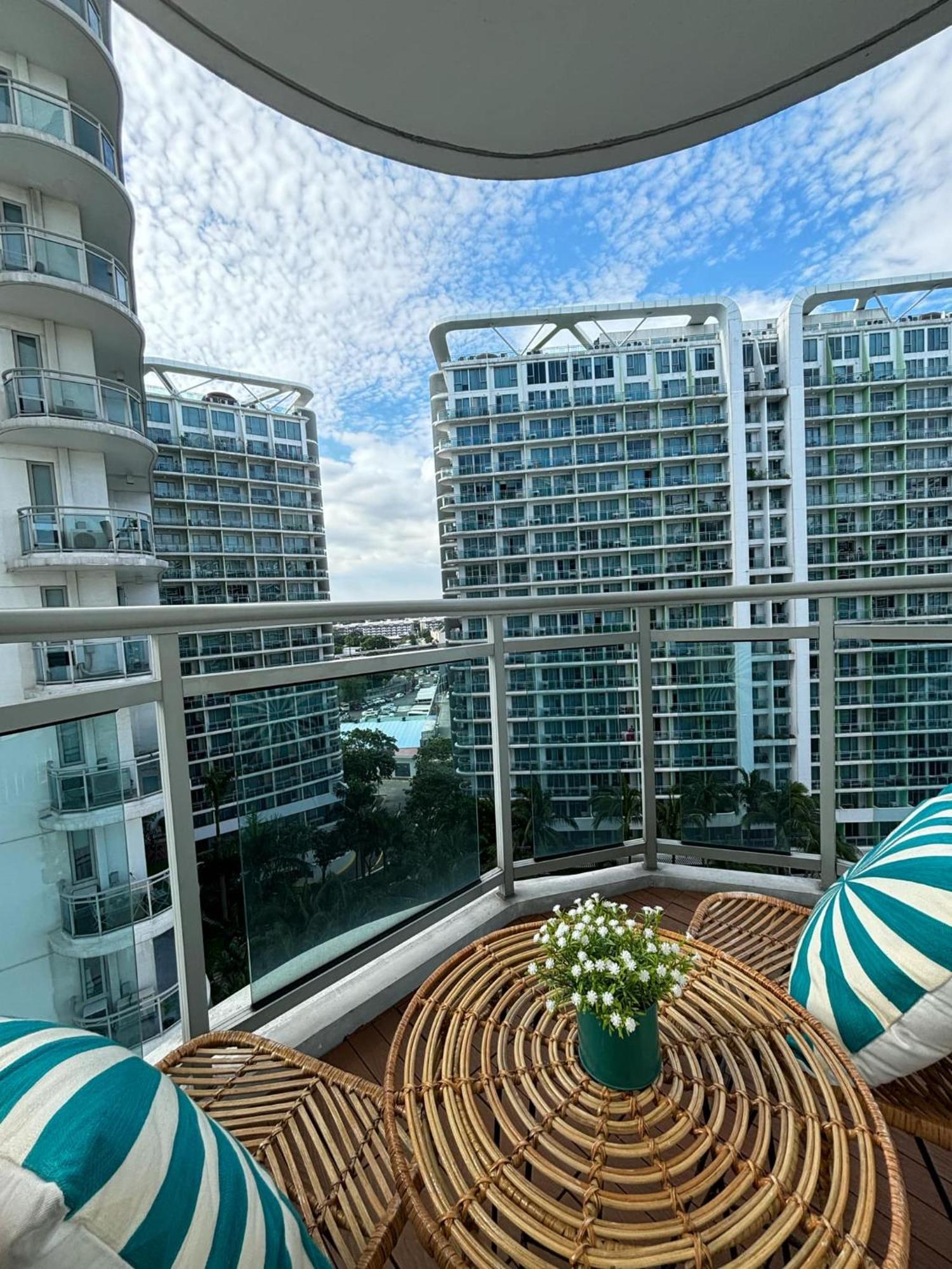 The Mermaid&Butterflies of Azure Manila Exterior foto